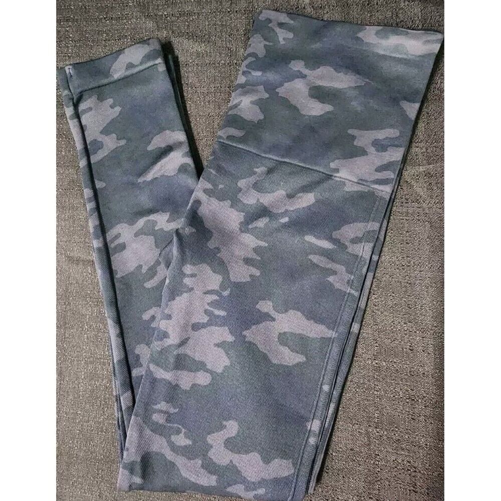 Spanx EcoCare Seamless Compression Leggings Women's Size Medium Gray‎ Camo New